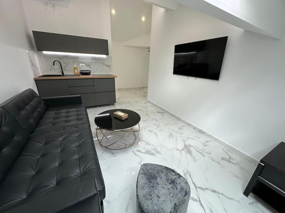 Cozy In Center Apartment *